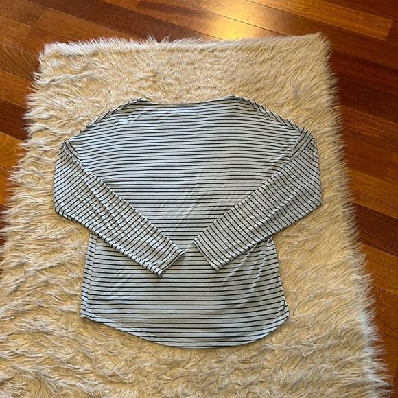 Eddie‎ Bauer light blue and black stripped vneck rayon stretch long sleeve shirt - Picture 4 of 5